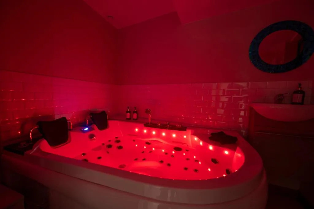 Appartement Années 80 - Bain à remous et déco rétro près de Lille (Templemars, Nord)
