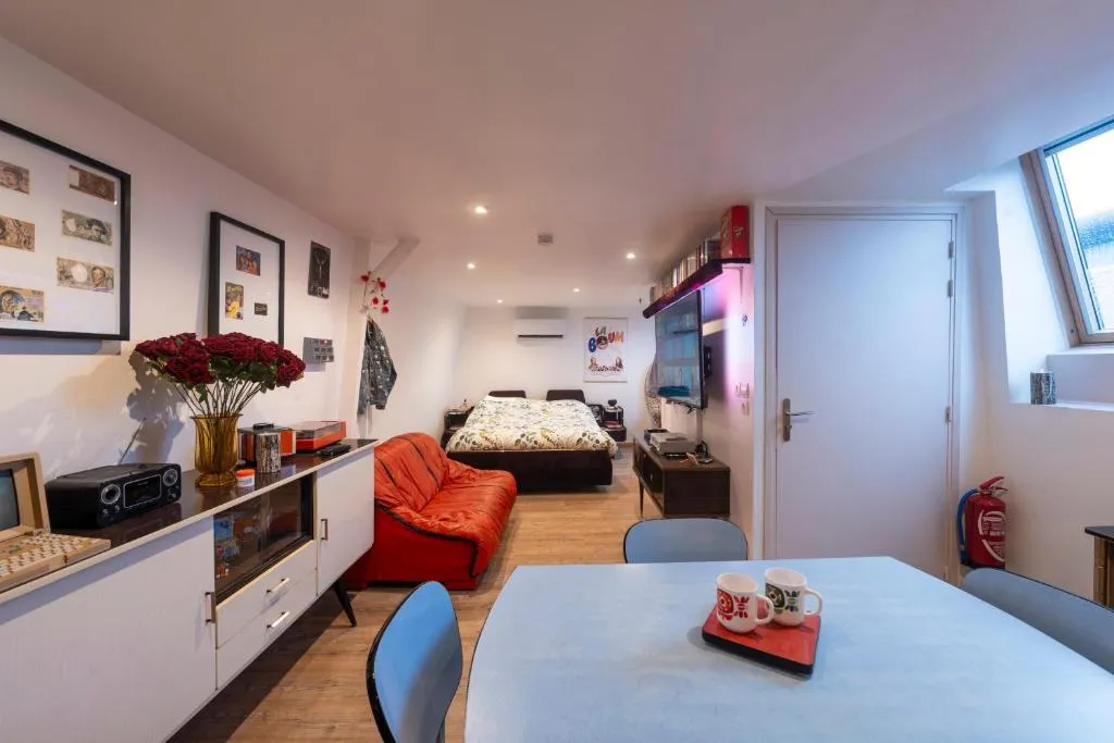 Appartement Années 80, chambre à thème à Templemars - photo 2 sur 12