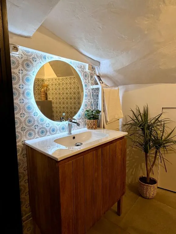 Appartement bain à remous des Capucins, gîte avec spa à La Ciotat - photo 3 sur 11