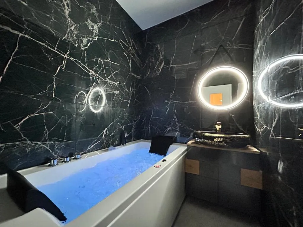 Appartement balnéo avenue d'Épernay, gîte avec spa à Reims - photo 3 sur 12