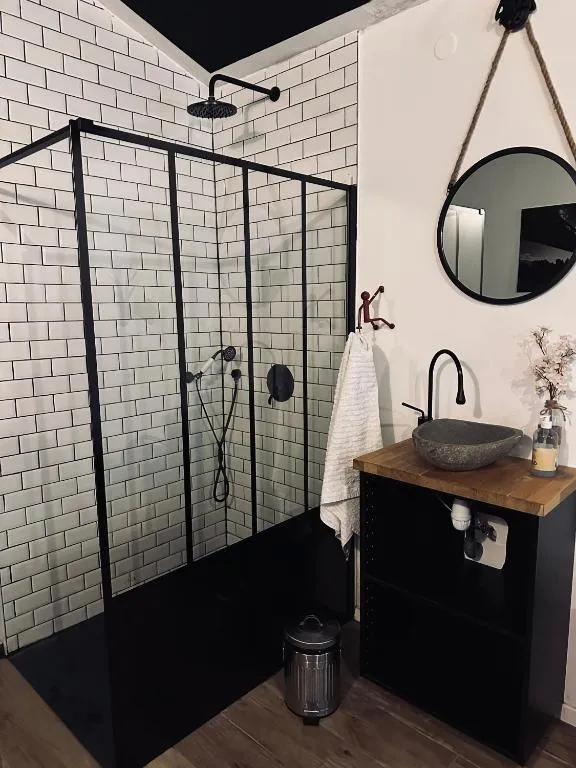 Appartement balnéo d'Amfreville, gîte avec spa à Amfreville-la-Mi-Voie - photo 3 sur 12