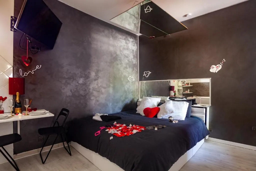 Appartement balnéo de Toulon, love room à Toulon - photo 2 sur 12