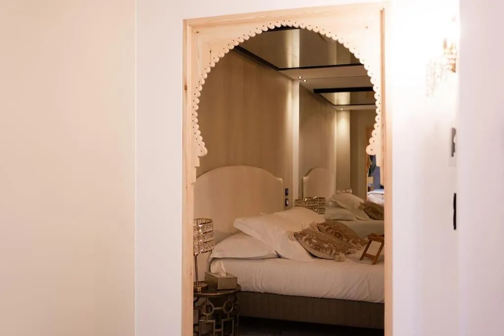 Appartement balnéo Dubaï, gîte avec spa à Saint-Rambert-d'Albon - photo 3 sur 5