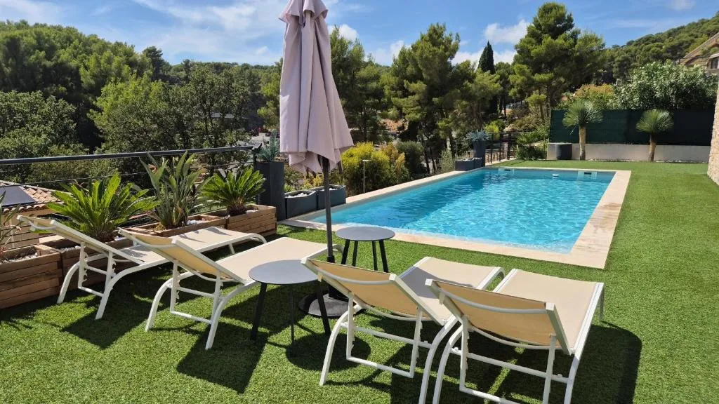 Appartement avec piscine et bain à remous (Ollioules, Var)