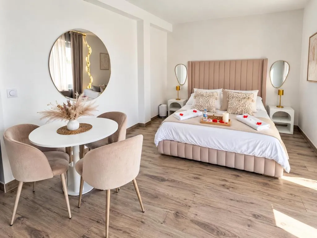 Appartement avec piscine et bain à remous, gîte avec spa à Ollioules - photo 2 sur 11