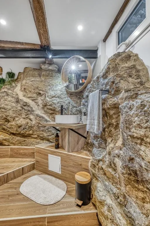 Appartement du Bâtiment de 1600, gîte avec spa à Annecy - photo 3 sur 12