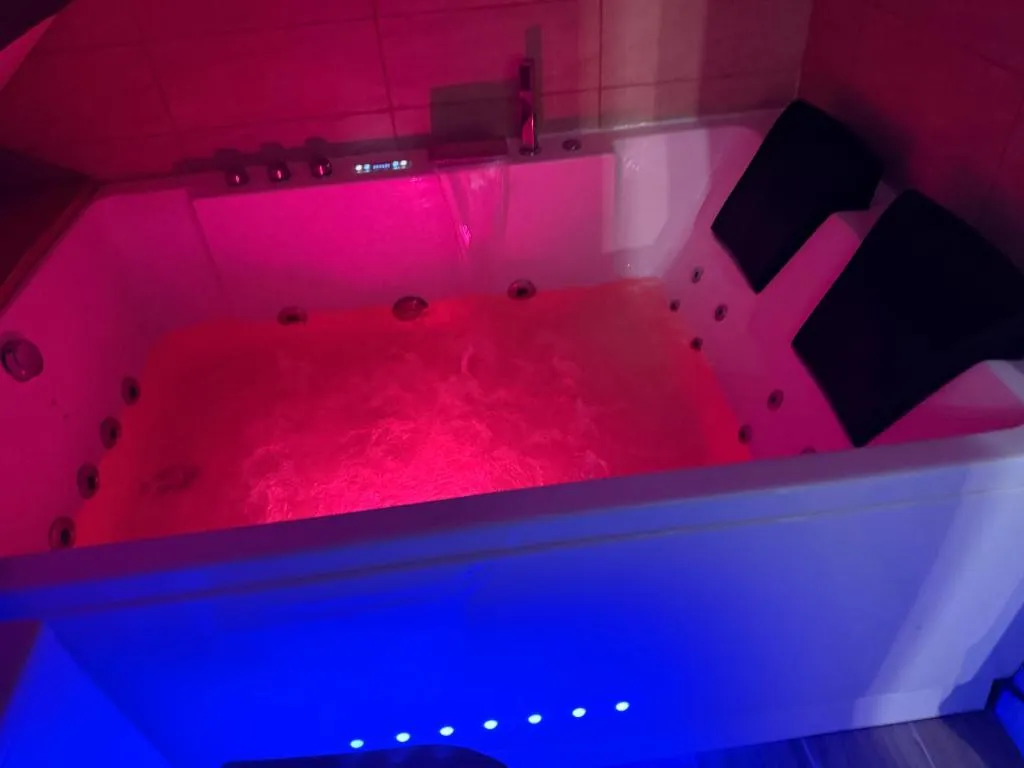 Appartement Étoile Mystérieuse, gîte avec spa à Belfort - photo 3 sur 12