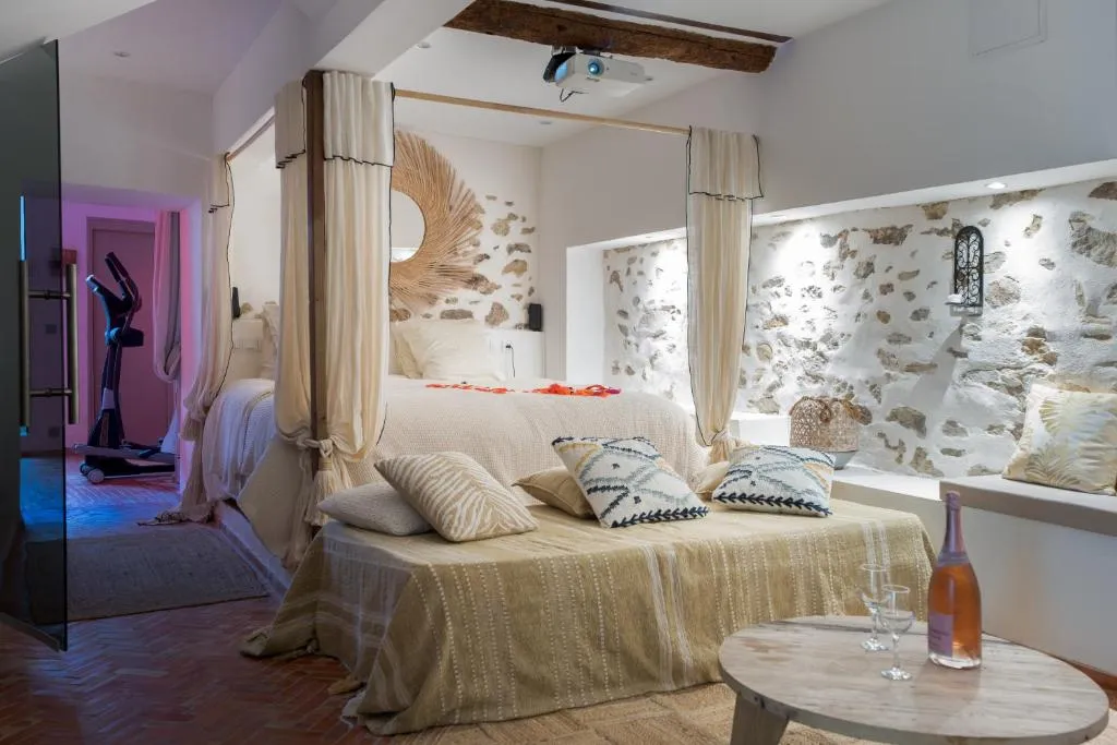 Appartement hammam, jacuzzi et cinéma, gîte avec spa à Le Beausset - photo 2 sur 12