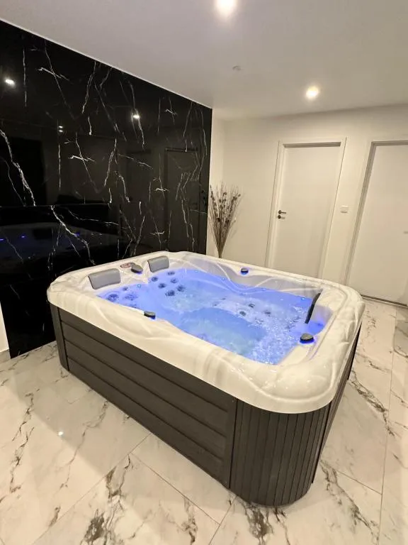 Appartement Jacuzzi 70 m², gîte avec spa à Châtenois - photo 3 sur 11