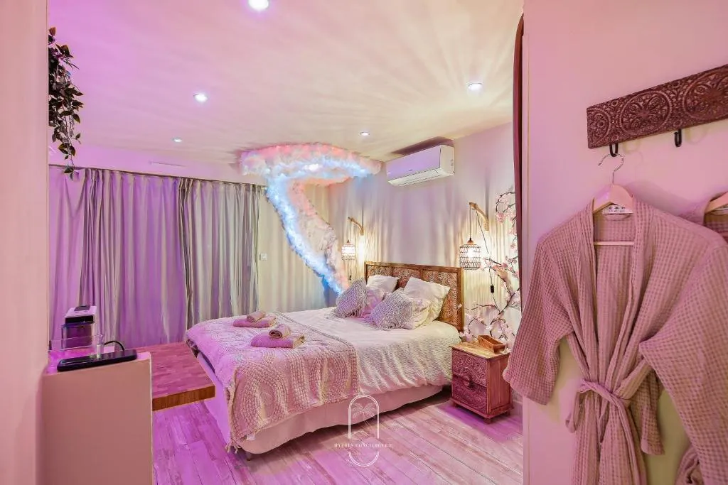 Appartement Jacuzzi Bali, gîte avec spa à Hyères - photo 2 sur 12