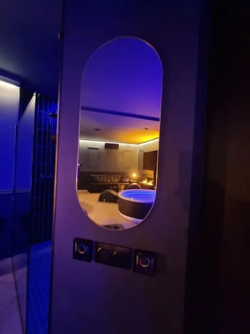 Appartement Jacuzzi Centre, gîte avec spa à Strasbourg - photo 3 sur 12