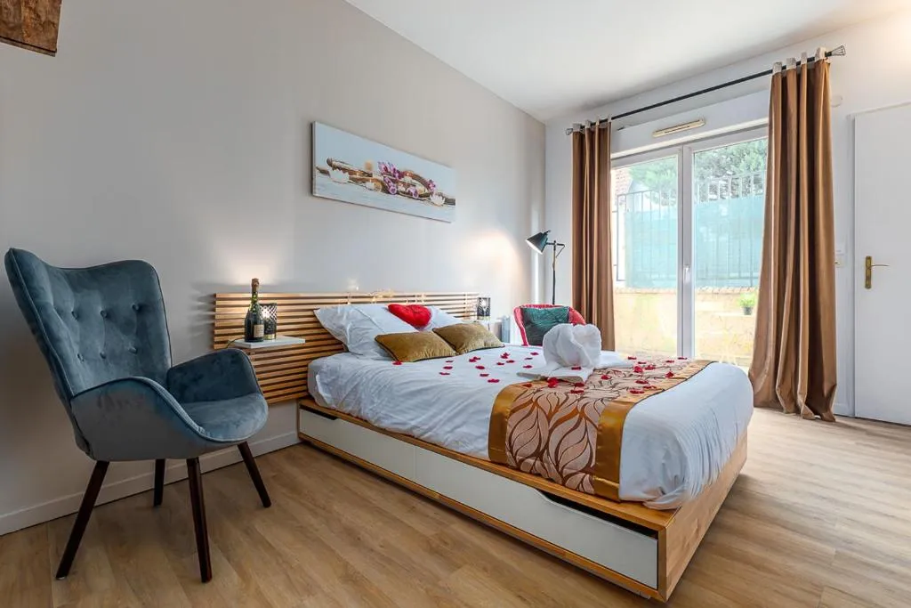 Appartement jacuzzi d'Asnières, gîte avec spa à Asnières-sur-Seine - photo 2 sur 12