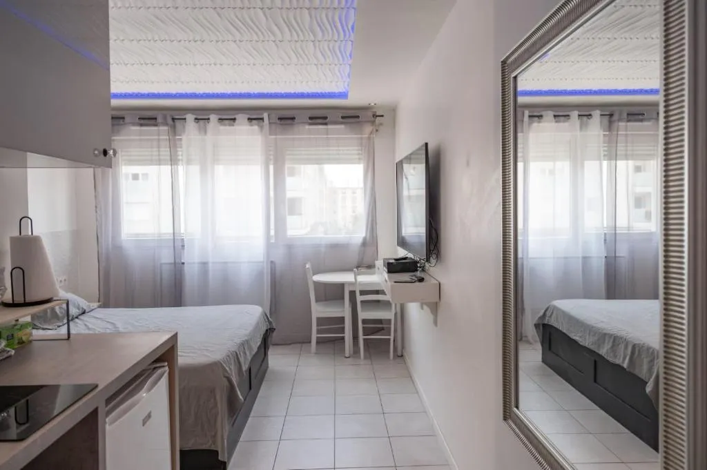Appartement jacuzzi de Bron, gîte avec spa à Bron - photo 2 sur 9