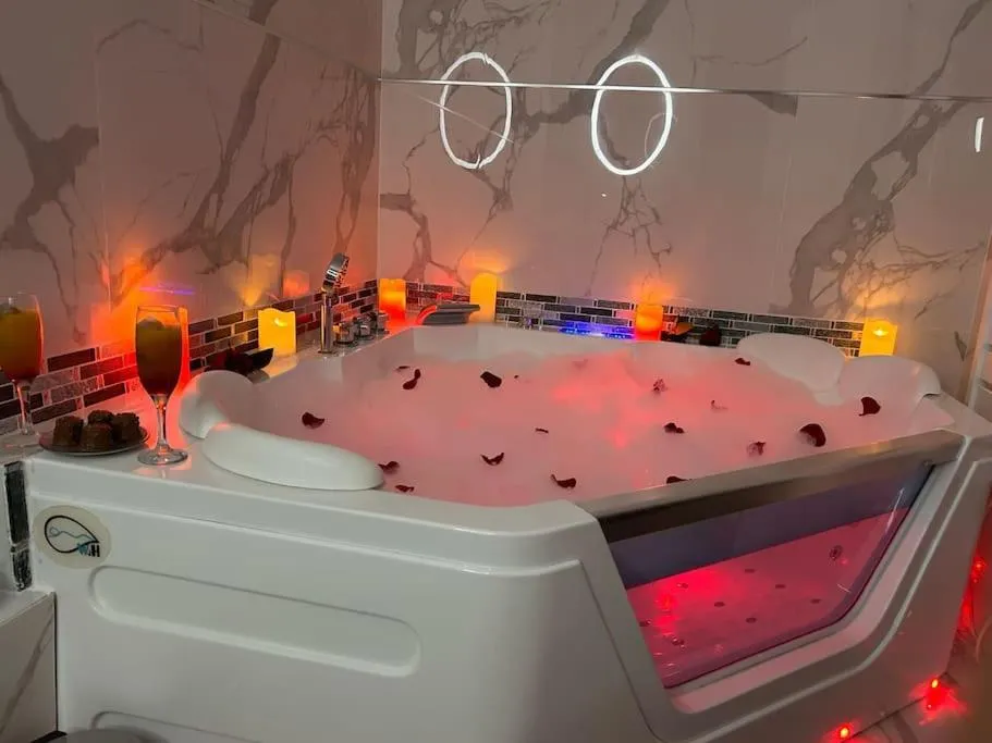 Appartement jacuzzi de La Celle-Saint-Cloud - Bain à remous près de Versailles (La Celle-Saint-Cloud, Yvelines)