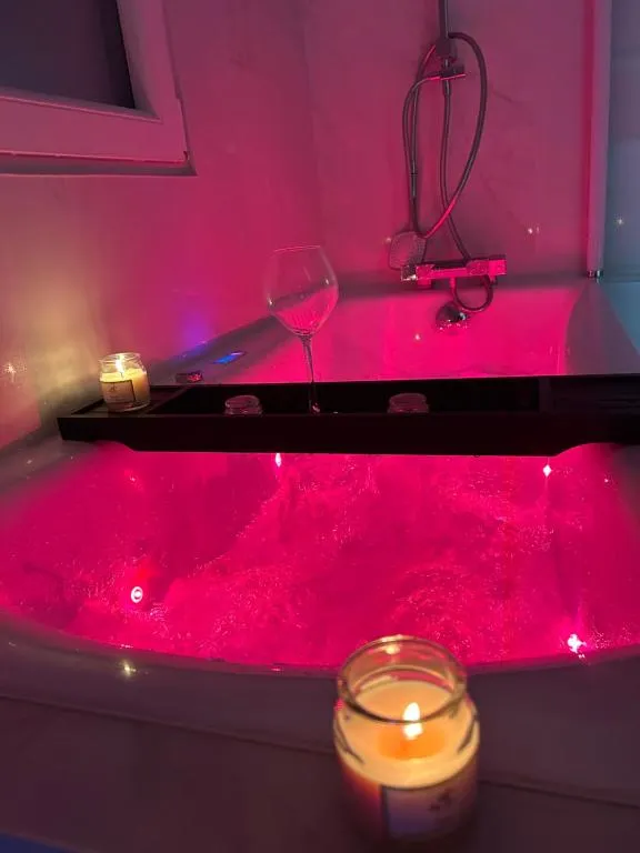 Appartement jacuzzi de la République, gîte avec spa à Chalon-sur-Saône - photo 3 sur 12