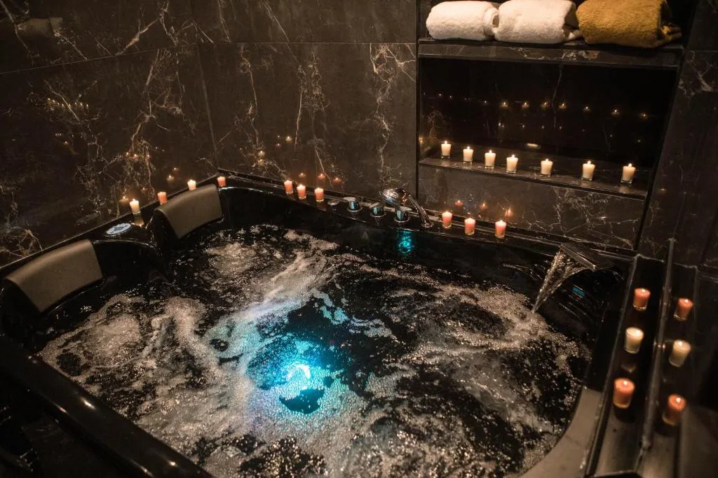 Appartement Jacuzzi de Villefranche, gîte avec spa à Villefranche-sur-Saône - photo 3 sur 12