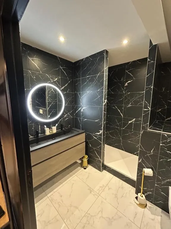 Appartement jacuzzi du quai Lamartine, gîte avec spa à Mâcon - photo 3 sur 6