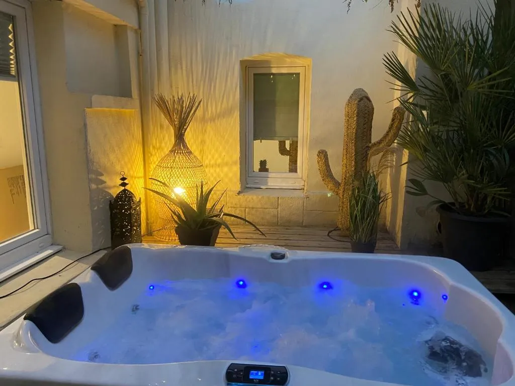Appartement Jacuzzi et Parking, gîte avec spa à Rouen - photo 3 sur 12