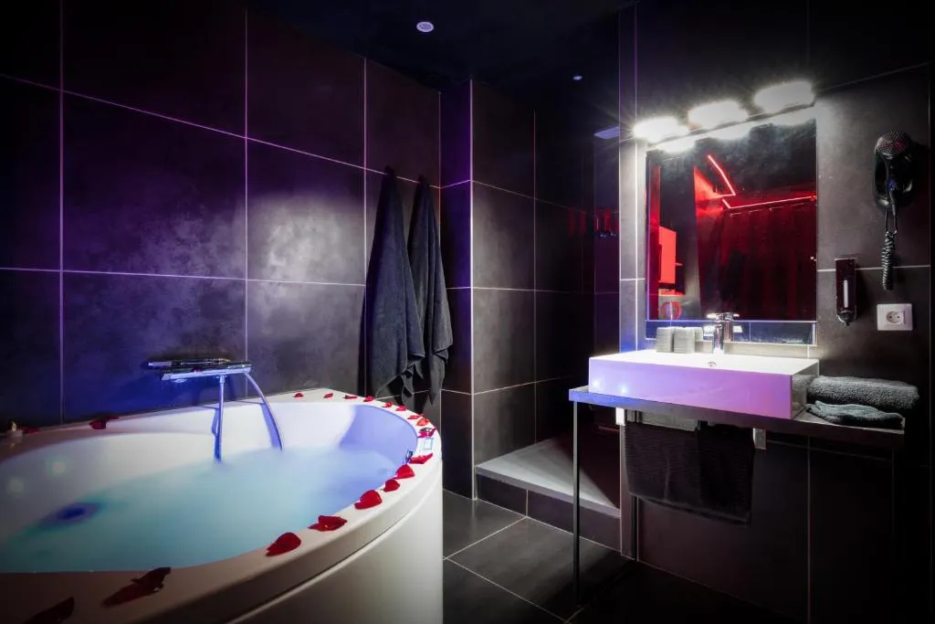 Appartement Jacuzzi, gîte avec spa à Rouen - photo 3 sur 12