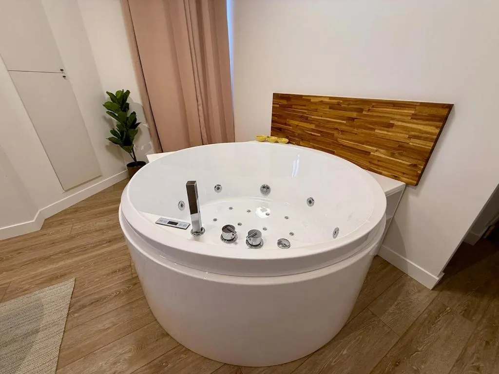Appartement jacuzzi Phalsbourg P20, gîte avec spa à Nancy - photo 3 sur 9