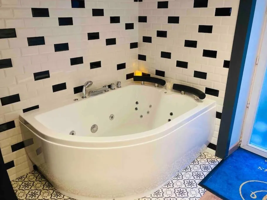 Appartement jacuzzi privé de Nantes, gîte avec spa à Nantes - photo 3 sur 11