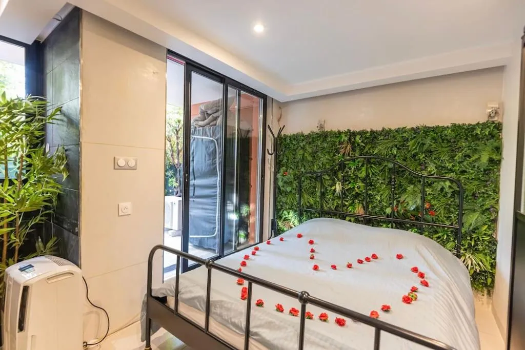 Appartement Laissepassetemps, gîte avec spa à Marseille - photo 2 sur 12