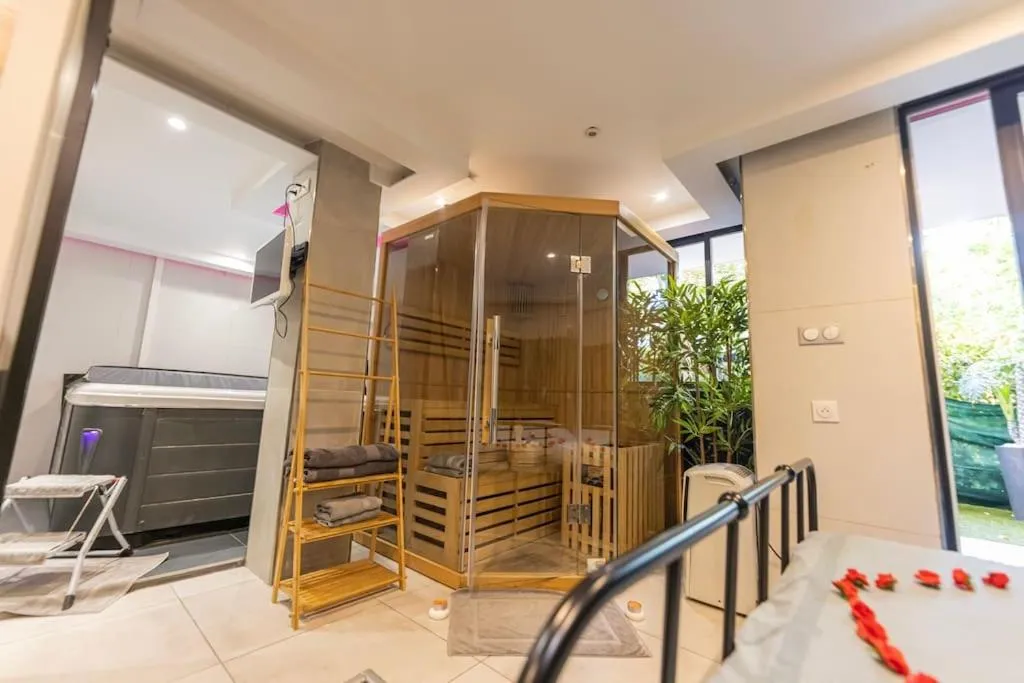 Appartement Laissepassetemps, gîte avec spa à Marseille - photo 3 sur 12