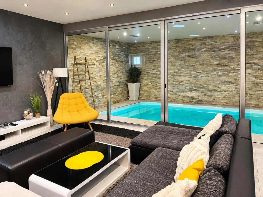Appartement Piscine Intérieure - Bain à remous pour huit (Mutzig, Bas-Rhin)