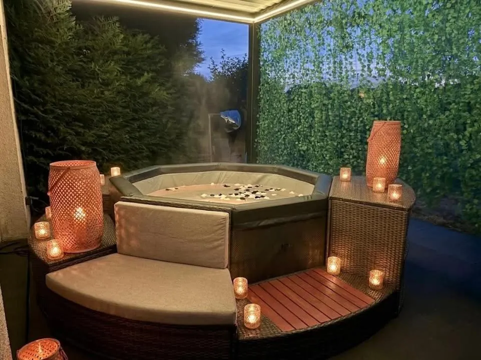 Appartement Premium Jacuzzi - Bain à remous privatif et jardin (Vendôme, Loir-et-Cher)