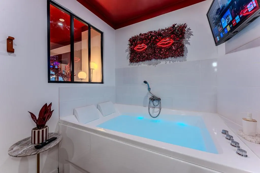 Appartement Rouge Fusterie, gîte avec spa à Bordeaux - photo 3 sur 12