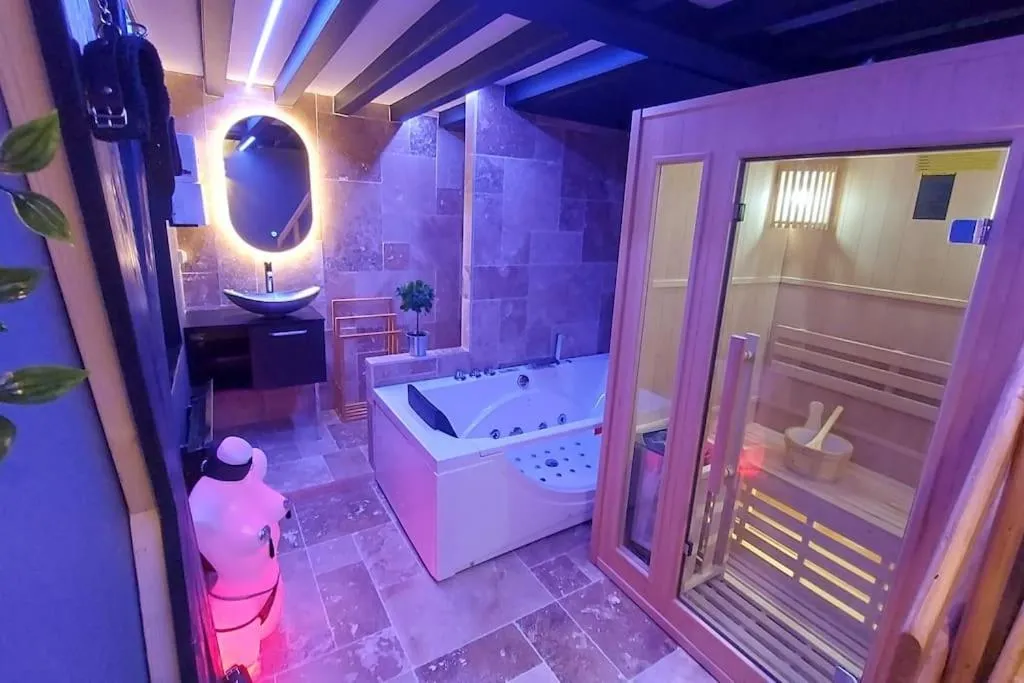 Appartement Sauna et Balnéo, gîte avec spa à Honfleur - photo 3 sur 11