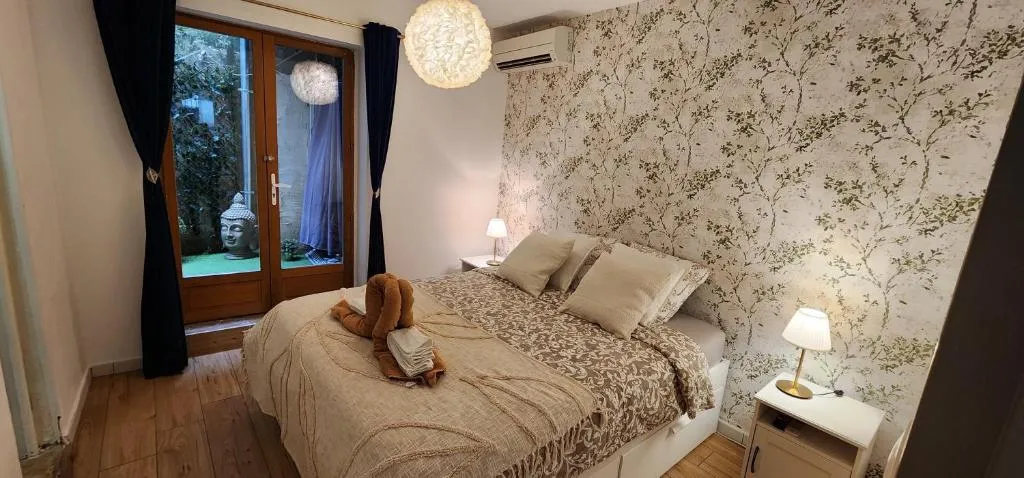 Appartement Sérénité du Palais, gîte avec spa à Avignon - photo 2 sur 12