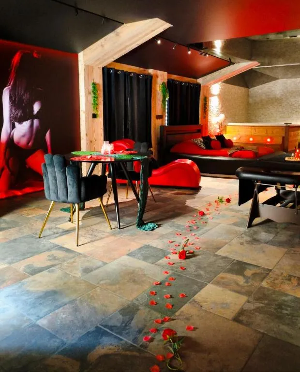 Appartement spa d'Ornans - Bain à remous, sauna et balcon climatisés (Ornans, Doubs)