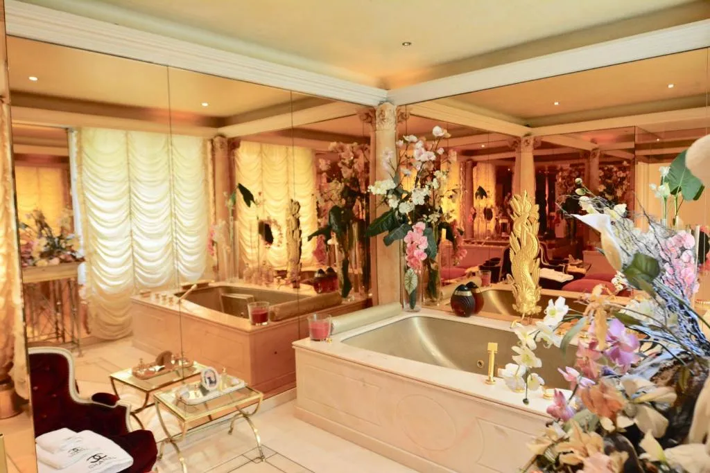 Appartement Spa Foch Arc de Triomphe, gîte avec spa à Paris - photo 3 sur 12