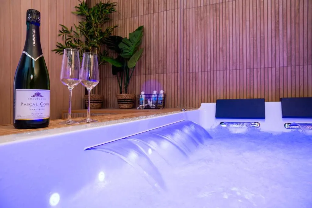 Art Déco Champagne et Spa - Sauna et bain à remous près du centre (Reims, Marne)