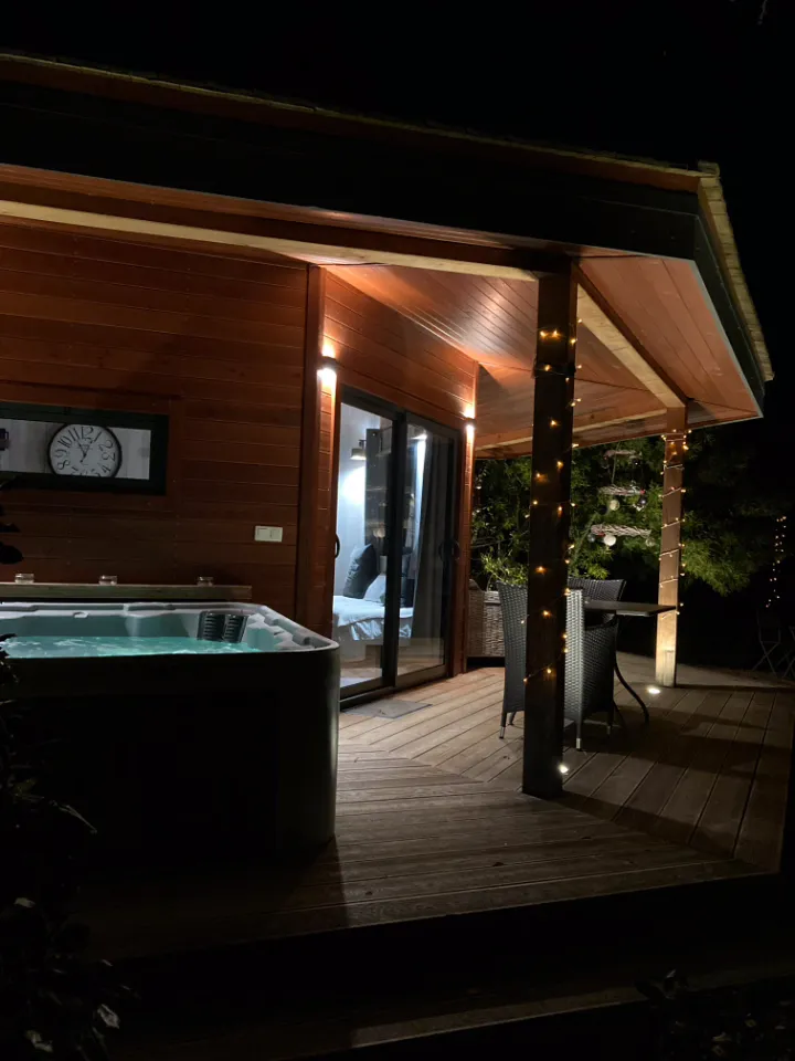 Au fil des âmes - Cabane avec spa privatif et piscine (Villarzel-du-Razès, Aude)