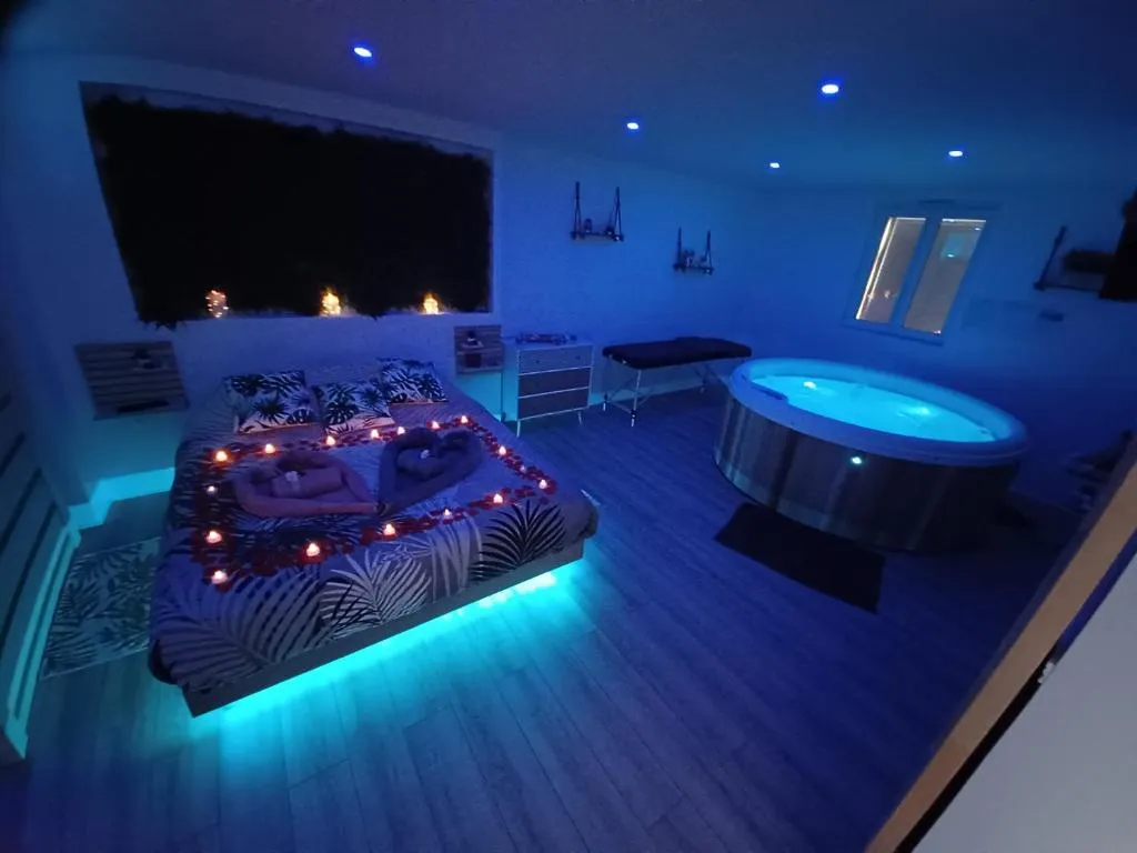 Au Secret du Bonheur - love room avec sauna et bain à remous près de Laon (Pouilly-sur-Serre, Aisne)
