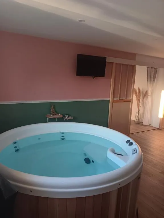 Au Secret du Bonheur, love room à Pouilly-sur-Serre - photo 3 sur 12