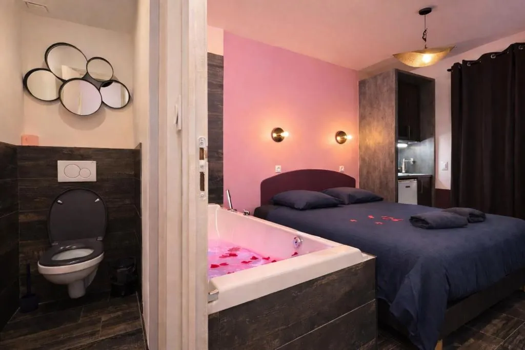Bain à Remous du Centre de Lorient, gîte avec spa à Lorient - photo 2 sur 12