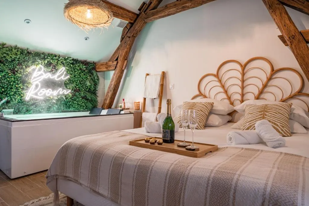Bali Room - Studio évasion avec jacuzzi et bar (Montgeron, Essonne)