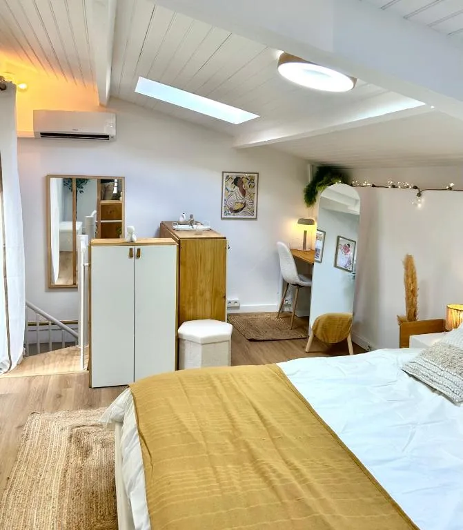 Balnéo et Cinéroom de Poitiers, gîte avec spa à Poitiers - photo 2 sur 12