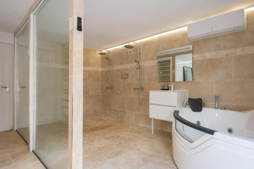 Bas de villa des Vautes, gîte avec spa à Le Beausset - photo 3 sur 12