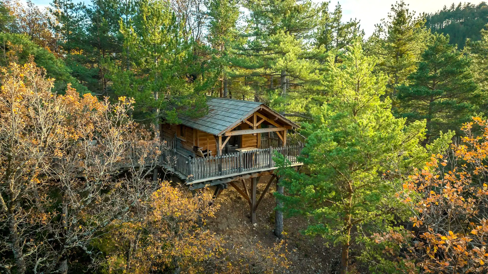 Bois d'Arambe - Cabane perchée avec spa sur le toit (Serres, Hautes-Alpes)