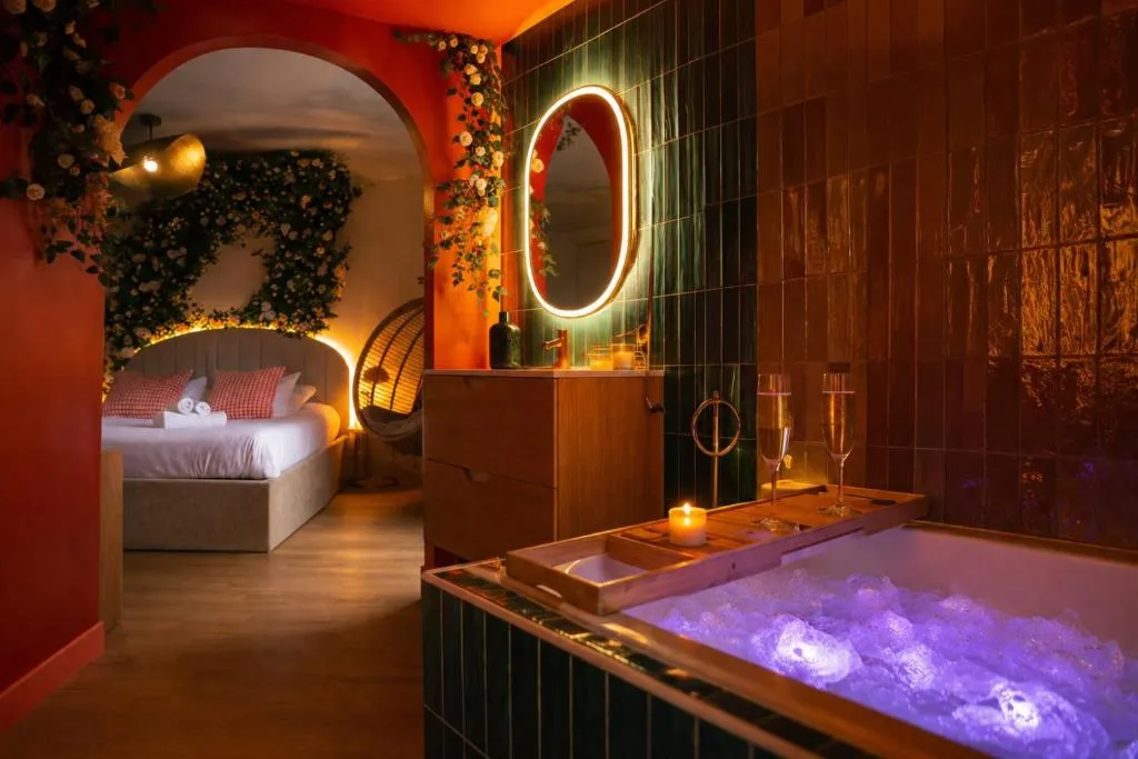 Bulle Florale - suite avec balnéo privée à 10 minutes de Rennes (Noyal-sur-Vilaine, Ille-et-Vilaine)