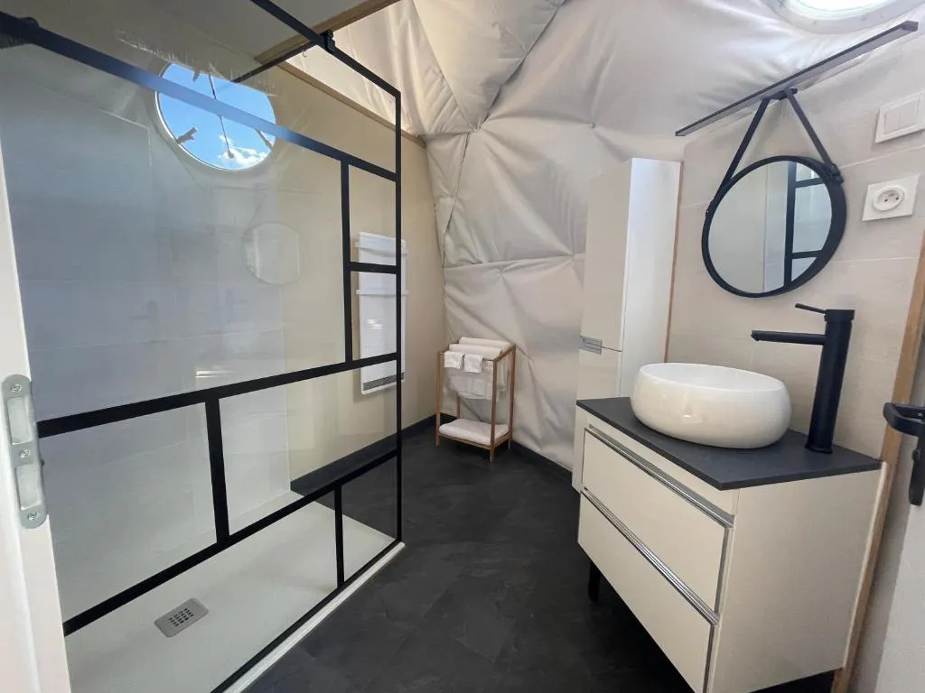 Bulle insolite et spa privatif, gîte avec spa à Durban-Corbières - photo 3 sur 12