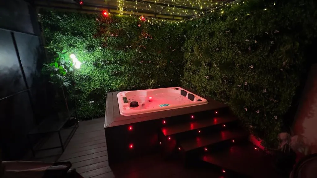 By Nuit Parisienne - Appartement avec spa et terrasse privée (Villemomble, Seine-Saint-Denis)