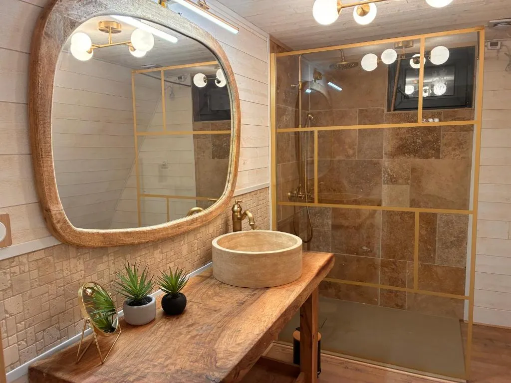 Cabane A-Frame et spa privatif, gîte avec spa à Durban-Corbières - photo 3 sur 12
