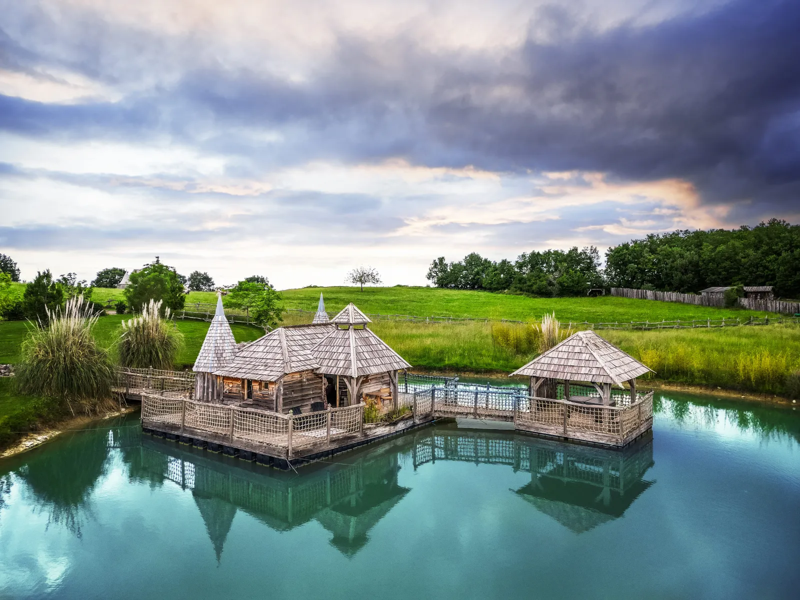 Cabane Château Biron & spa - Domaine de Puybeton (Beaumontois-en-Périgord, Dordogne)