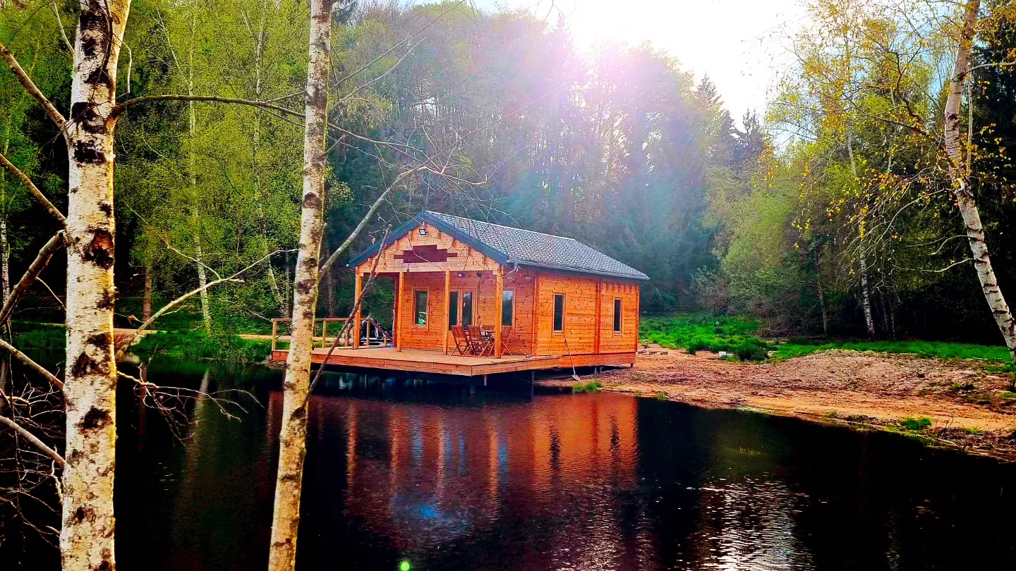 Cabane du lac de Chaumeçon, cabane à Saint-Martin-du-Puy - photo 2 sur 12