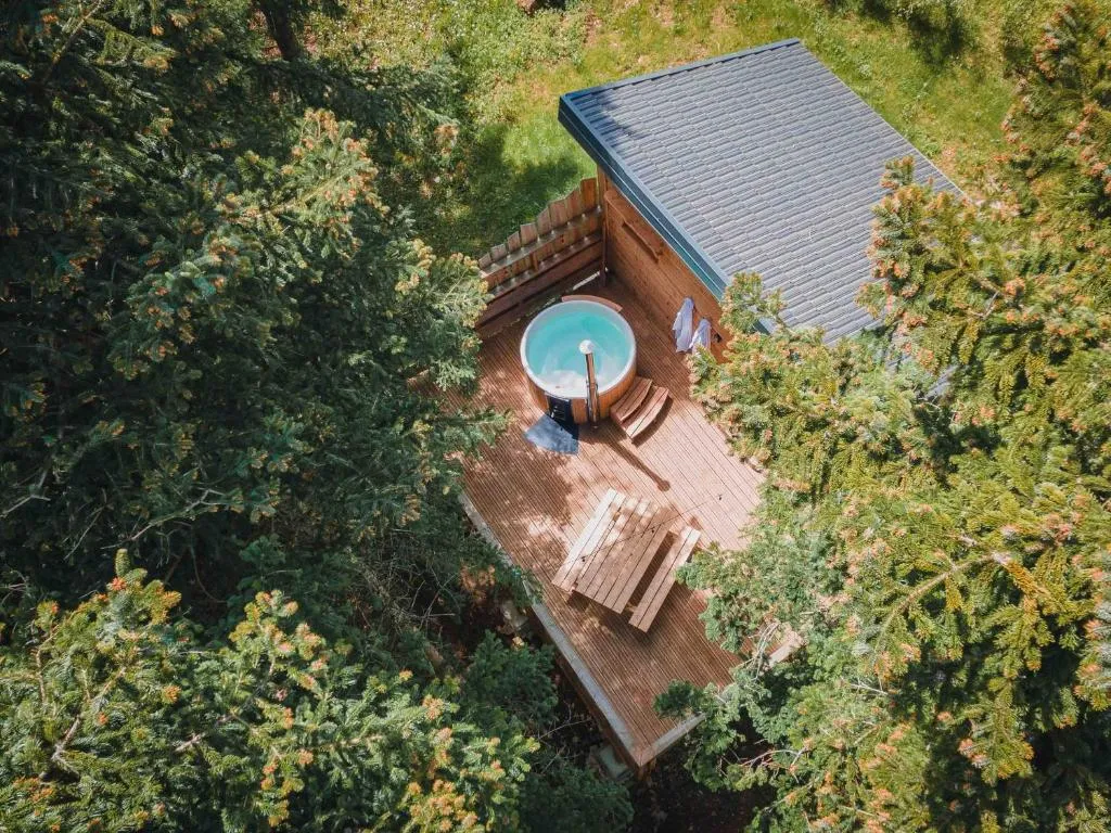 Cabane du Val de Loue - Bain à remous et baignoire spa dans le logement (Charnay, Doubs)